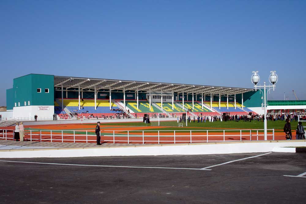 Стадион "Горняк". Каркас и комплектующие восточной трибуны размерами 28,00х93,00х9,2 м