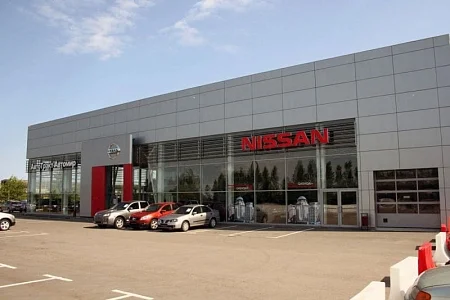 Здание автоцентра Nissan размерами 53,50х60,00х7,50/5,00 м