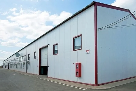 Производственное здание с подкрановыми путями размерами 30,00х175,00х13,40 м
