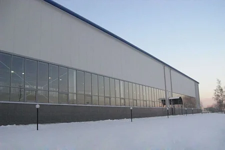 Здание школы большого тенниса СК "Подмосковье" размерами 24,00х77,00х8,40 м