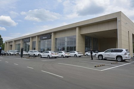 Автоцентр Lexus размерами 58,20х84,00х6,70 м