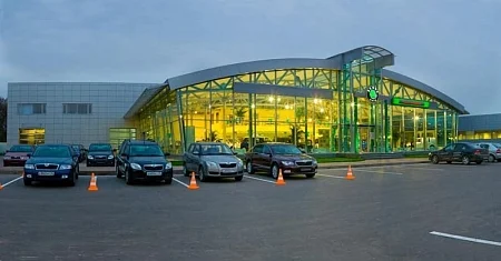 Автоцентр Skoda "Чешские автомобили" размерами 60,00x42,50x6,50 м