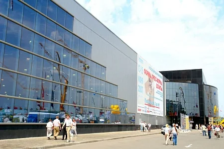Ограждающие конструкции для Международного торгово-выставочного комплекса "Крокус Экспо", объем поставки - 9 100 кв.м