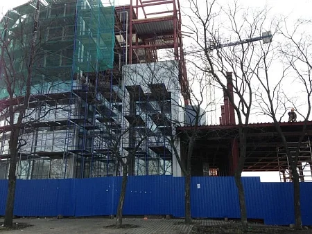 Конструкции каркаса здания под медицинский центр (реконструкция), объем поставки - 140 тн