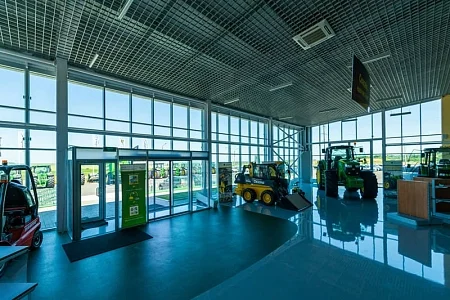 Дилерский центр John Deere для организации продаж и сервисного обслуживания сельскохозяйственной техники размерами 72,00х78,30х10,00 м