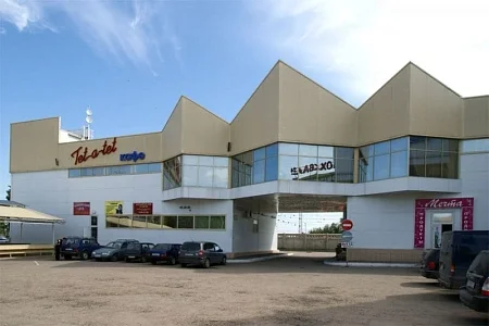 Каркас здания Торгового центра "Заокский" размерами 41,40х127,20х7,80 м