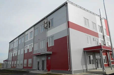 Крановый завод VERTA: производственное здание размерами 90,00х150,00х8,10 м и здание АБК размерами 18,00х42,00х10,60 м